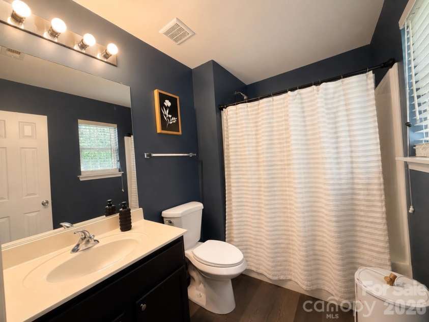 13927 Singleleaf Lane, Charlotte, NC 28278.  MLS# CAR4408876, YatesRealty ID 41028. Main bath