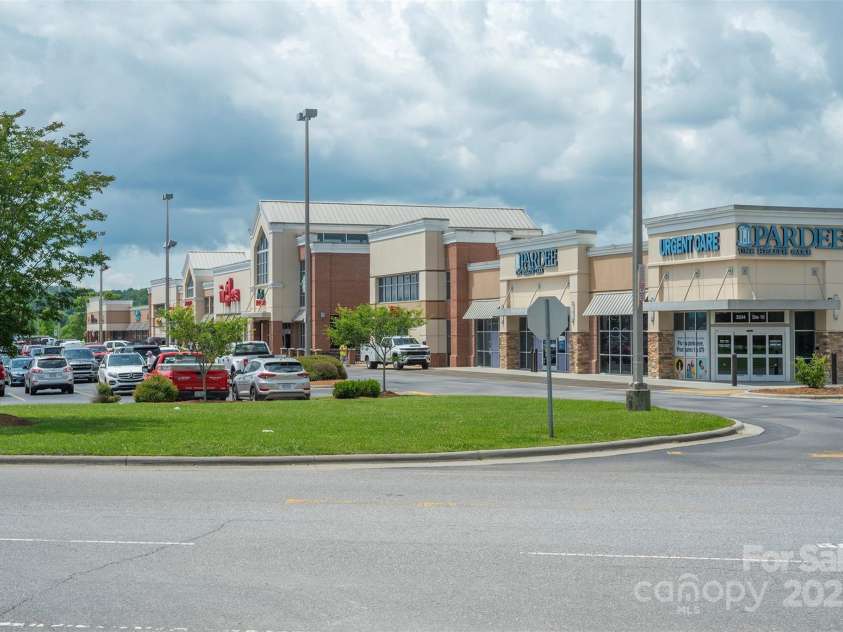 99999 Caddis Lane, Horse Shoe, NC 28742.  MLS# CAR4224785, YatesRealty ID 4103. Ingles Centre