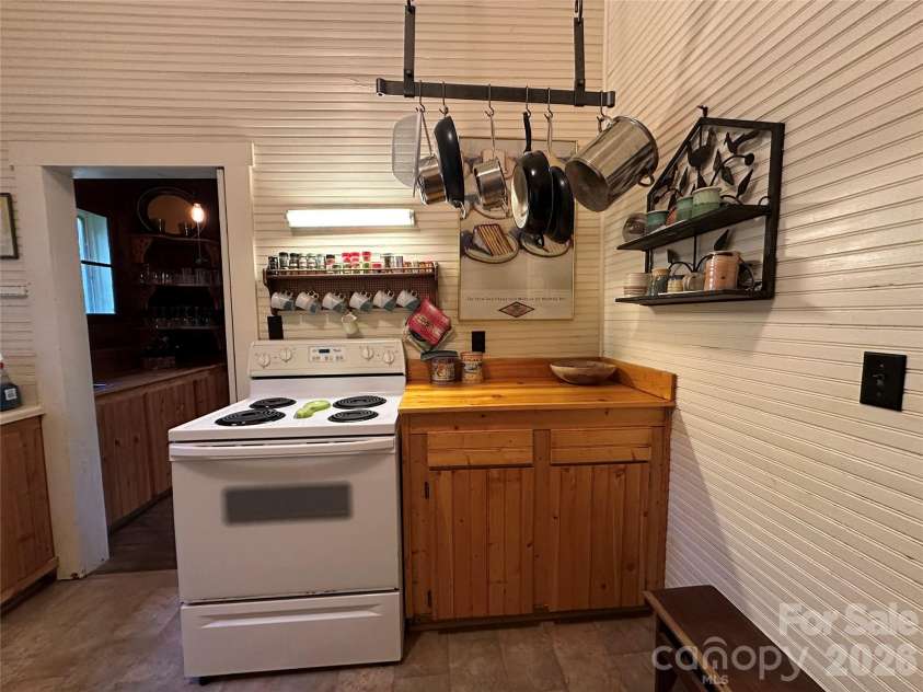 16 Osborn Knob Road, Little Switzerland, NC 28749.  MLS# CAR4407925, YatesRealty ID 41031. Kitchen