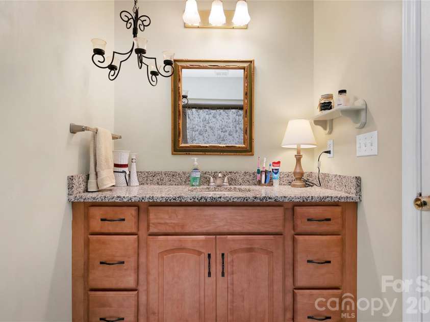 149 Tucked In Lane, Brevard, NC 28712.  MLS# CAR4408494, YatesRealty ID 41033. Full bath (Main level)