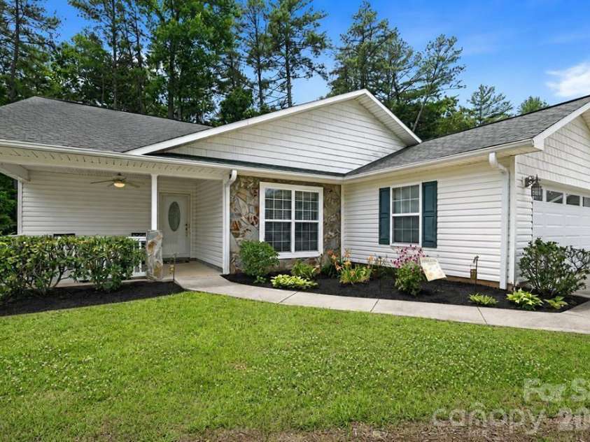 17 Coventry Circle, Franklin, NC 28734.  MLS# CAR4407663, YatesRealty ID 41035. 