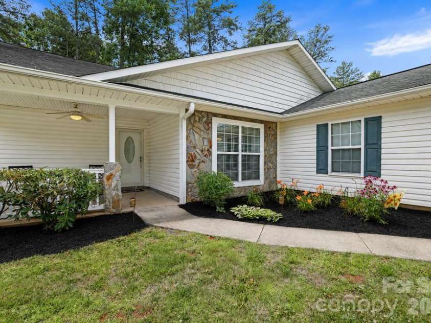 17 Coventry Circle, Franklin, NC 28734.  MLS# CAR4407663, YatesRealty ID 41035. 