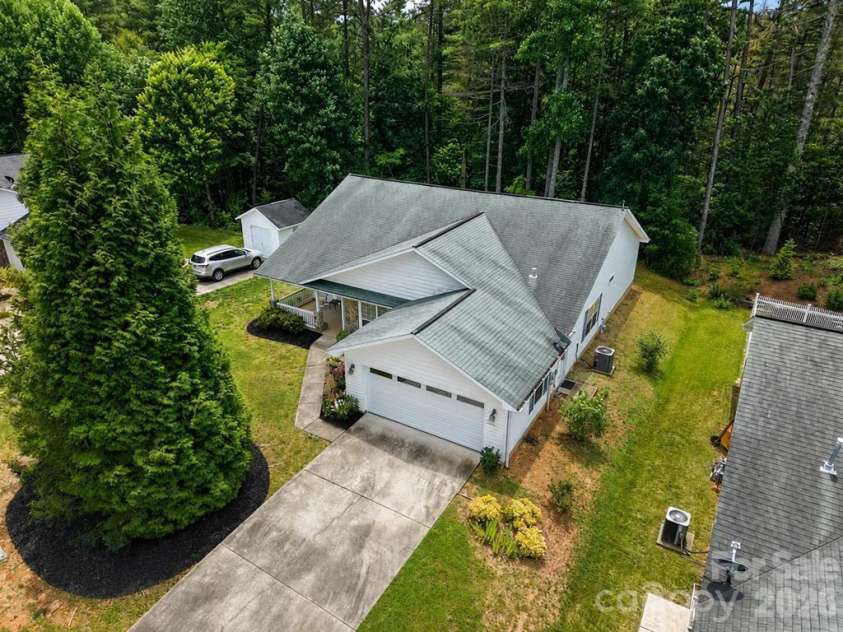 17 Coventry Circle, Franklin, NC 28734.  MLS# CAR4407663, YatesRealty ID 41035. 