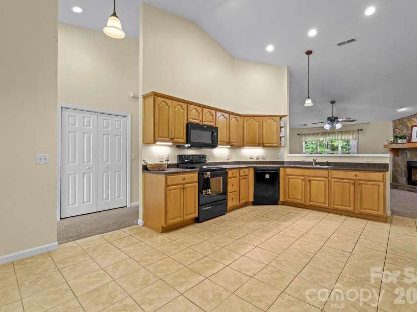 17 Coventry Circle, Franklin, NC 28734.  MLS# CAR4407663, YatesRealty ID 41035. 