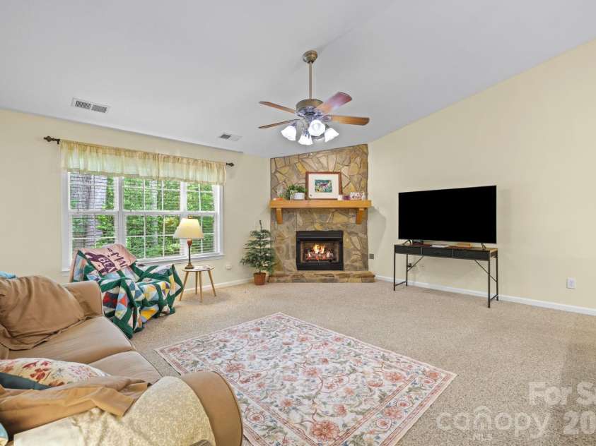 17 Coventry Circle, Franklin, NC 28734.  MLS# CAR4407663, YatesRealty ID 41035. 