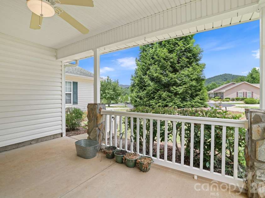 17 Coventry Circle, Franklin, NC 28734.  MLS# CAR4407663, YatesRealty ID 41035. 