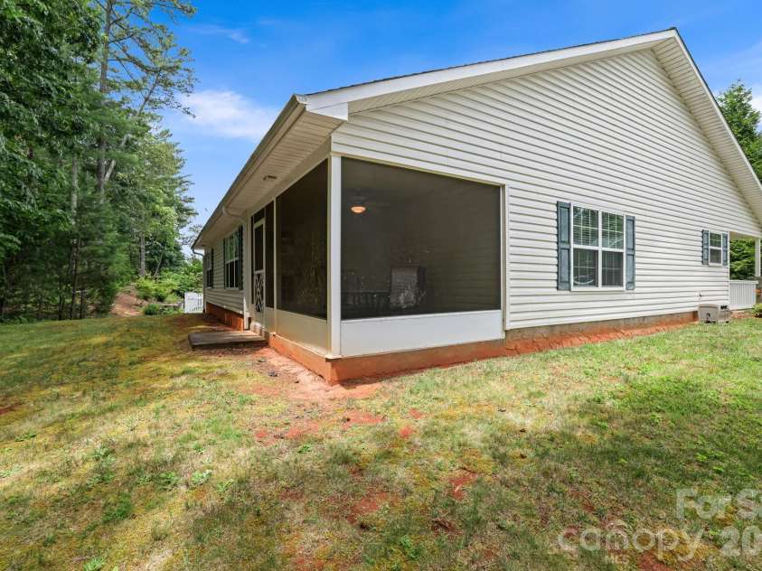 17 Coventry Circle, Franklin, NC 28734.  MLS# CAR4407663, YatesRealty ID 41035. 