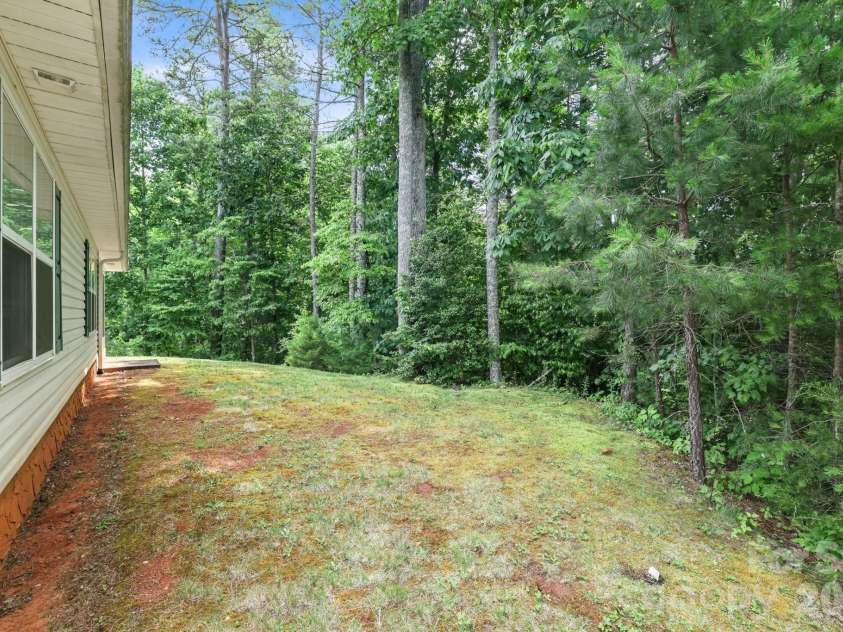 17 Coventry Circle, Franklin, NC 28734.  MLS# CAR4407663, YatesRealty ID 41035. 