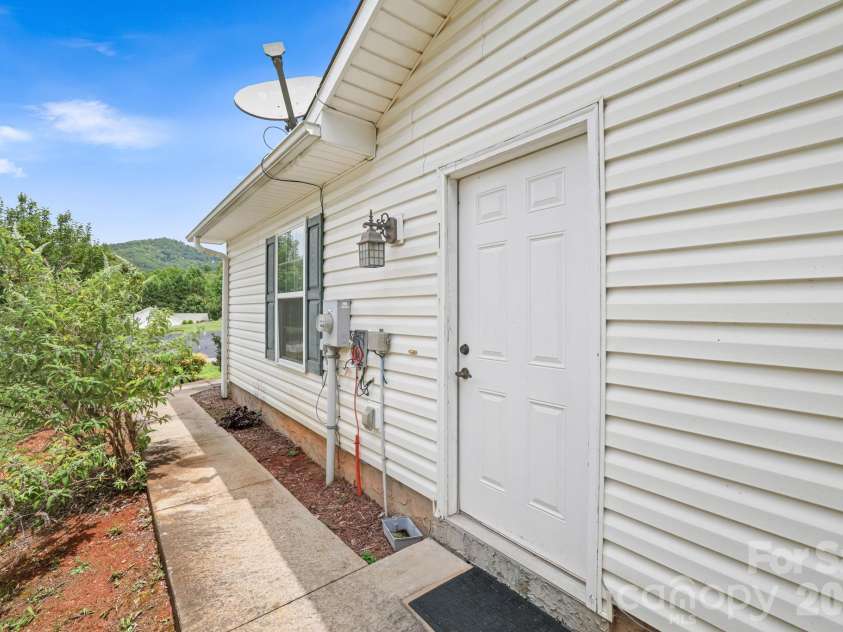 17 Coventry Circle, Franklin, NC 28734.  MLS# CAR4407663, YatesRealty ID 41035. 