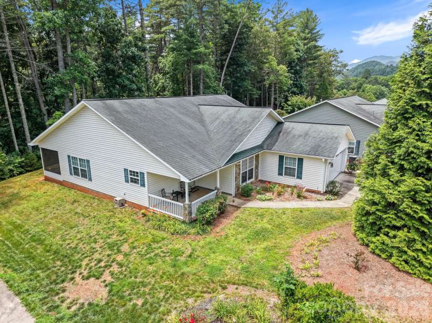 17 Coventry Circle, Franklin, NC 28734.  MLS# CAR4407663, YatesRealty ID 41035. 