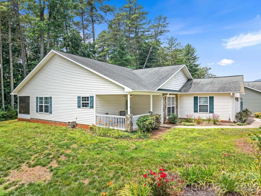 17 Coventry Circle, Franklin, NC 28734.  MLS# CAR4407663, YatesRealty ID 41035. 