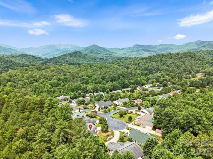 17 Coventry Circle, Franklin, NC 28734.  MLS# CAR4407663, YatesRealty ID 41035. 