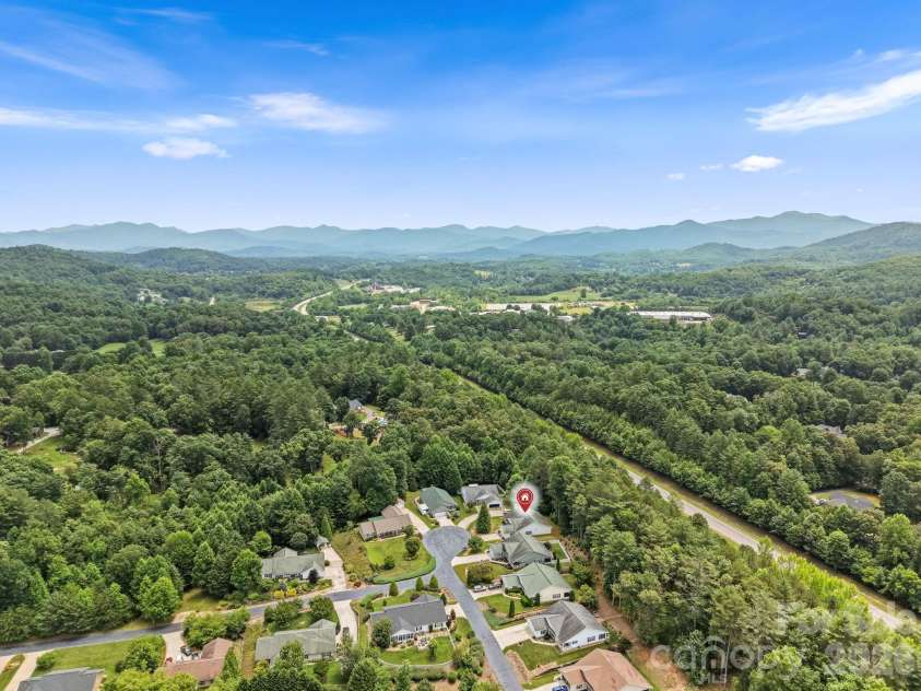 17 Coventry Circle, Franklin, NC 28734.  MLS# CAR4407663, YatesRealty ID 41035. 