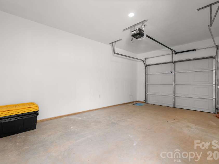 2115 24th Street Lane, Hickory, NC 28602.  MLS# CAR4410614, YatesRealty ID 41036. 