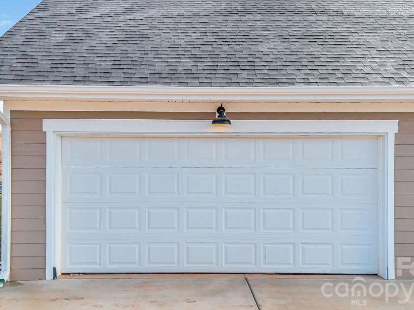 2111 24th Street Lane, Hickory, NC 28602.  MLS# CAR4428304, YatesRealty ID 41037. 