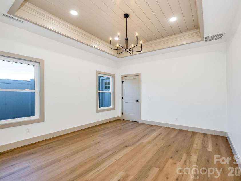 2111 24th Street Lane, Hickory, NC 28602.  MLS# CAR4428304, YatesRealty ID 41037. 