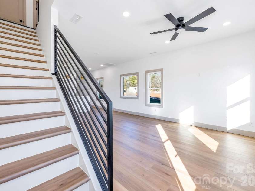 2111 24th Street Lane, Hickory, NC 28602.  MLS# CAR4428304, YatesRealty ID 41037. 