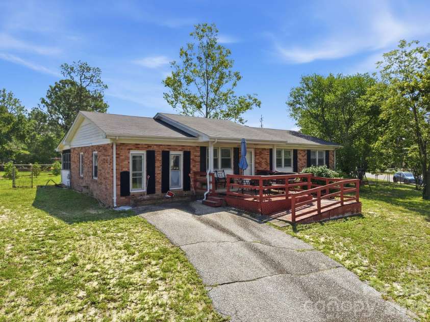 3261 Vardaman Avenue, Hope Mills, NC 28348.  MLS# CAR4410540, YatesRealty ID 41038. 