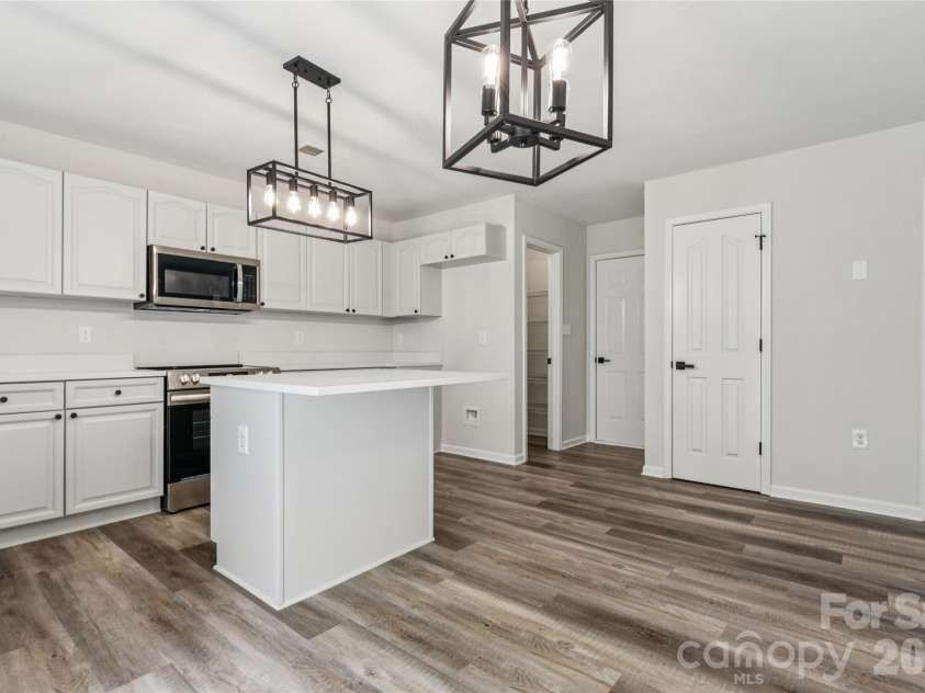7305 Larwill Lane, Charlotte, NC 28216.  MLS# CAR4409248, YatesRealty ID 41039. Kitchen