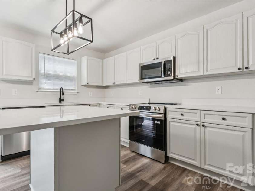 7305 Larwill Lane, Charlotte, NC 28216.  MLS# CAR4409248, YatesRealty ID 41039. Kitchen