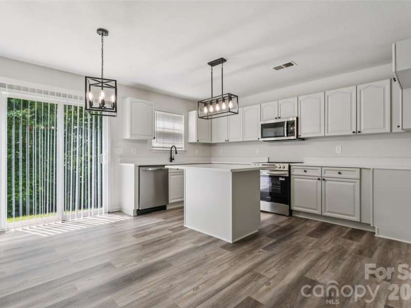 7305 Larwill Lane, Charlotte, NC 28216.  MLS# CAR4409248, YatesRealty ID 41039. Kitchen and Breakfast Area