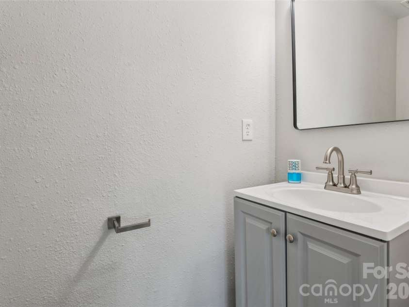 7305 Larwill Lane, Charlotte, NC 28216.  MLS# CAR4409248, YatesRealty ID 41039. Powder Room
