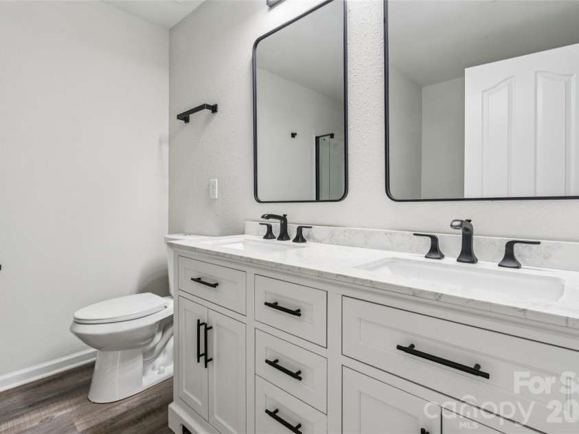 7305 Larwill Lane, Charlotte, NC 28216.  MLS# CAR4409248, YatesRealty ID 41039. Primary Bathroom