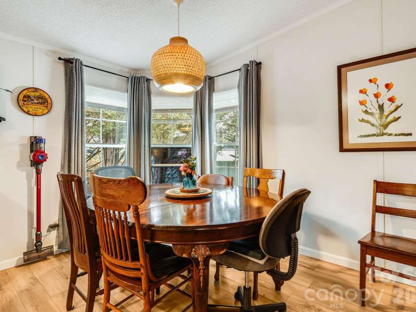 217 Sandy Creek Court, Hendersonville, NC 28792.  MLS# CAR4356536, YatesRealty ID 4104. Dining 