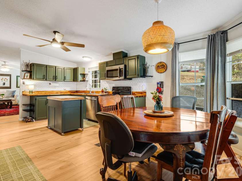 217 Sandy Creek Court, Hendersonville, NC 28792.  MLS# CAR4356536, YatesRealty ID 4104. Dining 
