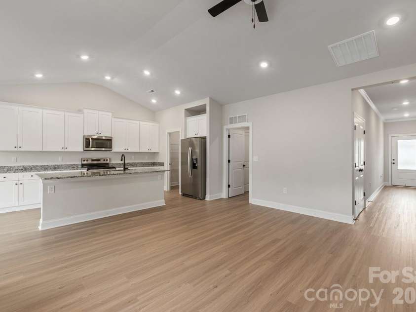8129 Cravat Court, Charlotte, NC 28215.  MLS# CAR4409970, YatesRealty ID 41040. 