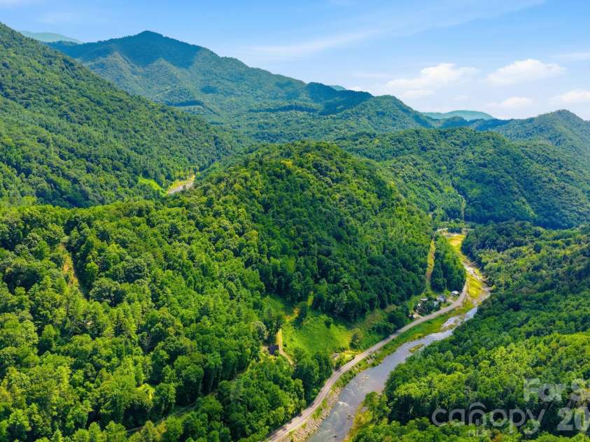 11392 & 11394 US 19W Highway, Burnsville, NC 28714.  MLS# CAR4409244, YatesRealty ID 41045. 