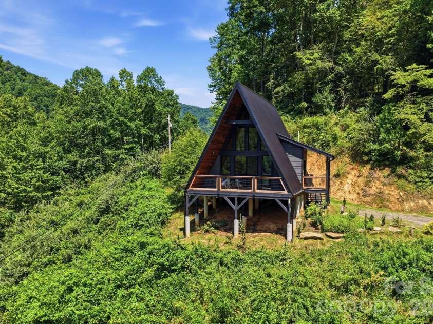 11392 & 11394 US 19W Highway, Burnsville, NC 28714.  MLS# CAR4409244, YatesRealty ID 41045. Cabin 1