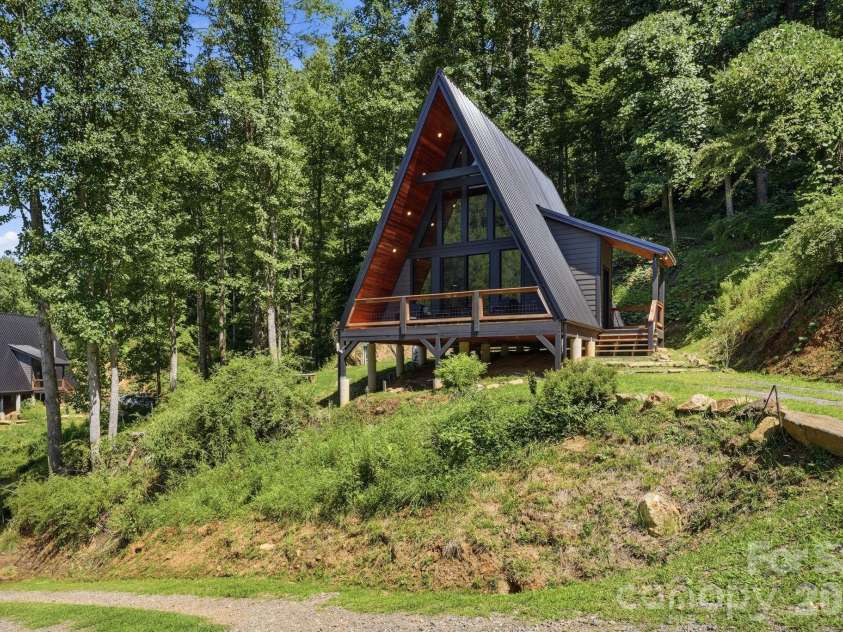 11392 & 11394 US 19W Highway, Burnsville, NC 28714.  MLS# CAR4409244, YatesRealty ID 41045. Cabin 2