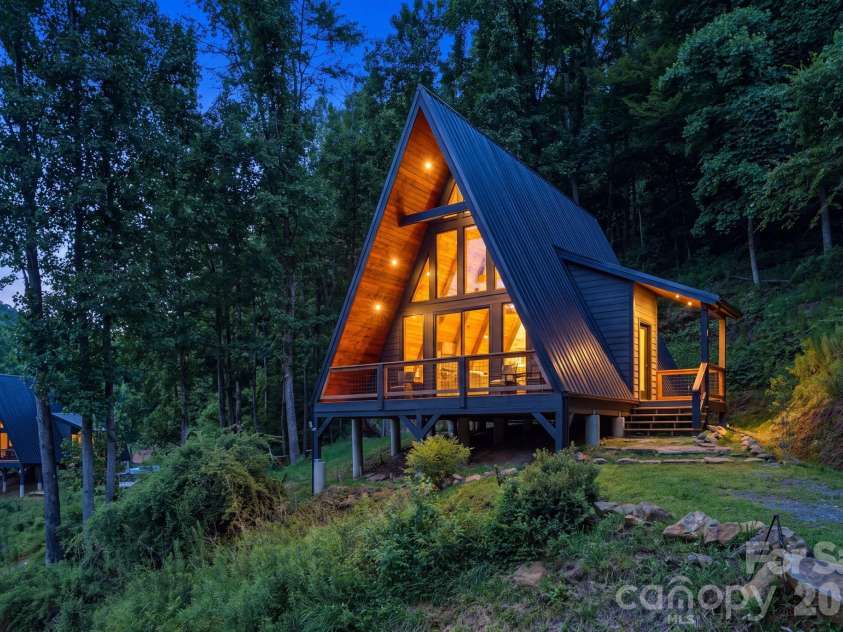 11392 & 11394 US 19W Highway, Burnsville, NC 28714.  MLS# CAR4409244, YatesRealty ID 41045. Cabin 2