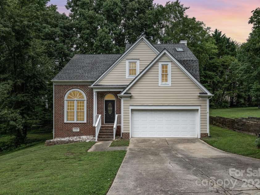 7114 Kinsmore Lane, Charlotte, NC 28269.  MLS# CAR4266576, YatesRealty ID 4105. 