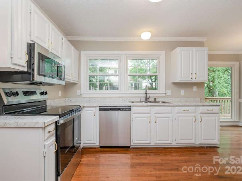 7114 Kinsmore Lane, Charlotte, NC 28269.  MLS# CAR4266576, YatesRealty ID 4105. 