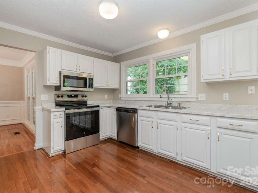 7114 Kinsmore Lane, Charlotte, NC 28269.  MLS# CAR4266576, YatesRealty ID 4105. 
