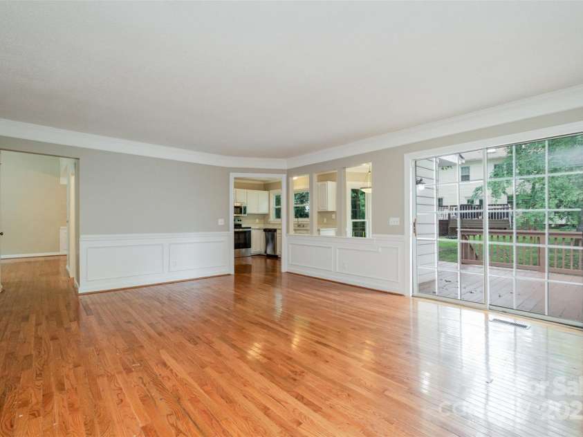 7114 Kinsmore Lane, Charlotte, NC 28269.  MLS# CAR4266576, YatesRealty ID 4105. 