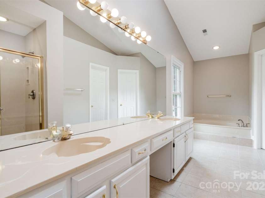 7114 Kinsmore Lane, Charlotte, NC 28269.  MLS# CAR4266576, YatesRealty ID 4105. 