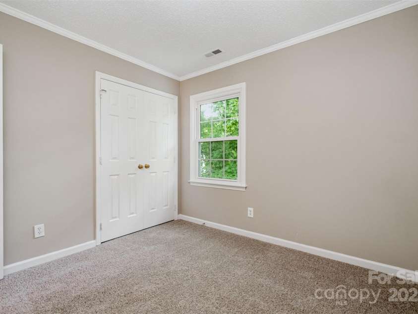 7114 Kinsmore Lane, Charlotte, NC 28269.  MLS# CAR4266576, YatesRealty ID 4105. 