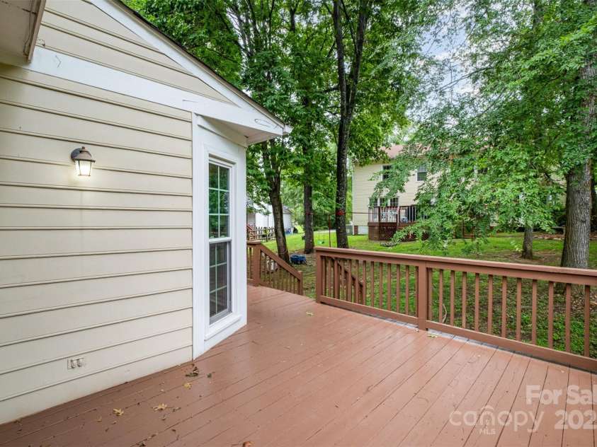 7114 Kinsmore Lane, Charlotte, NC 28269.  MLS# CAR4266576, YatesRealty ID 4105. 