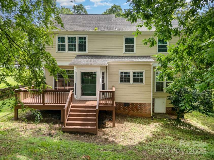 7114 Kinsmore Lane, Charlotte, NC 28269.  MLS# CAR4266576, YatesRealty ID 4105. 