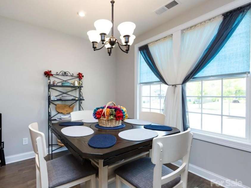 7337 Overjoyed Crossing, Charlotte, NC 28215.  MLS# CAR4274967, YatesRealty ID 4105. 