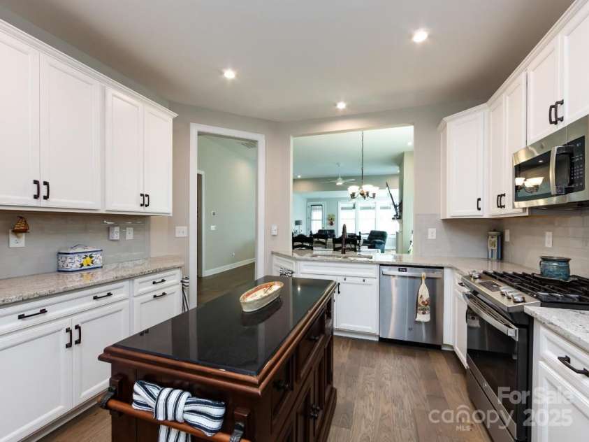 7337 Overjoyed Crossing, Charlotte, NC 28215.  MLS# CAR4274967, YatesRealty ID 4105. 