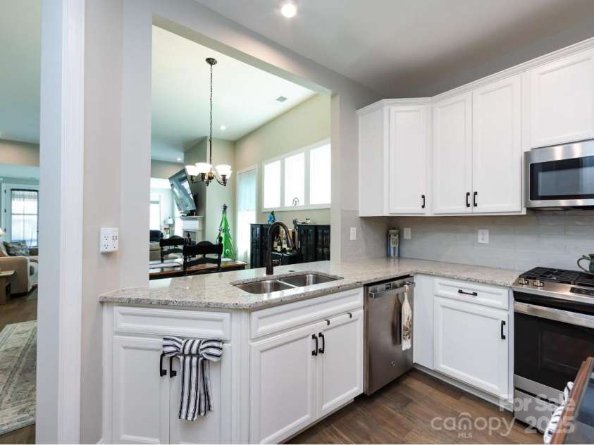 7337 Overjoyed Crossing, Charlotte, NC 28215.  MLS# CAR4274967, YatesRealty ID 4105. 