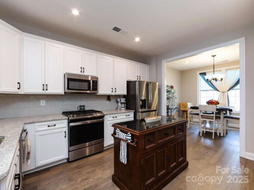 7337 Overjoyed Crossing, Charlotte, NC 28215.  MLS# CAR4274967, YatesRealty ID 4105. 