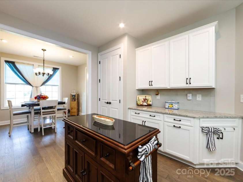 7337 Overjoyed Crossing, Charlotte, NC 28215.  MLS# CAR4274967, YatesRealty ID 4105. 