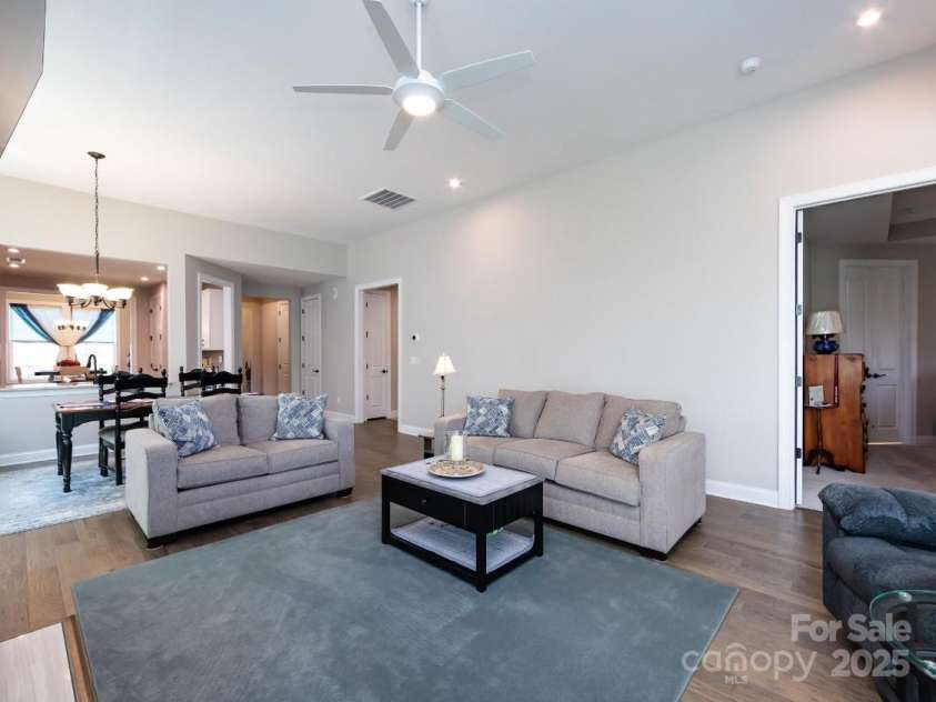 7337 Overjoyed Crossing, Charlotte, NC 28215.  MLS# CAR4274967, YatesRealty ID 4105. 