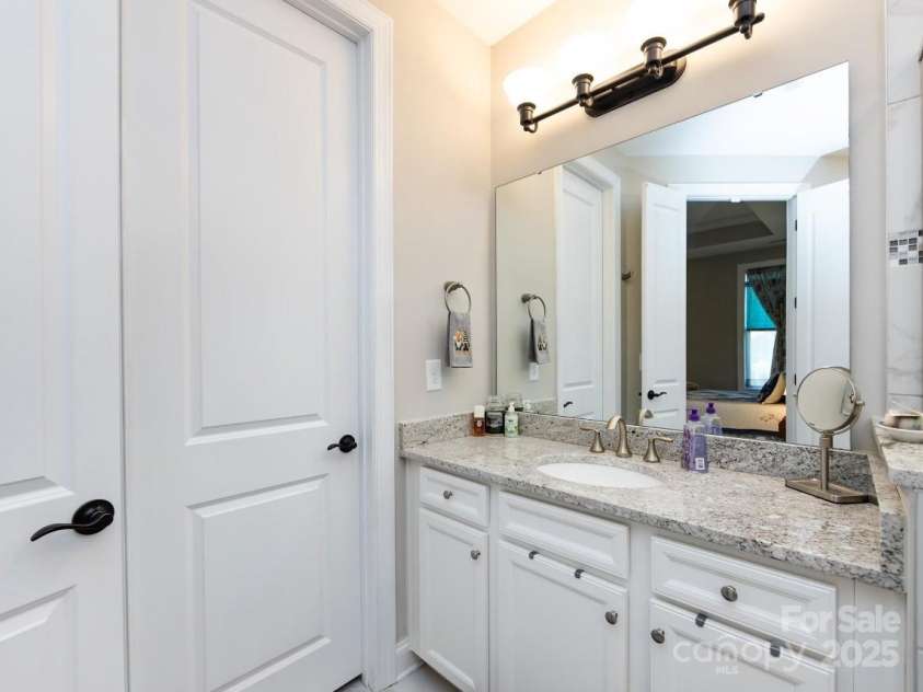 7337 Overjoyed Crossing, Charlotte, NC 28215.  MLS# CAR4274967, YatesRealty ID 4105. 