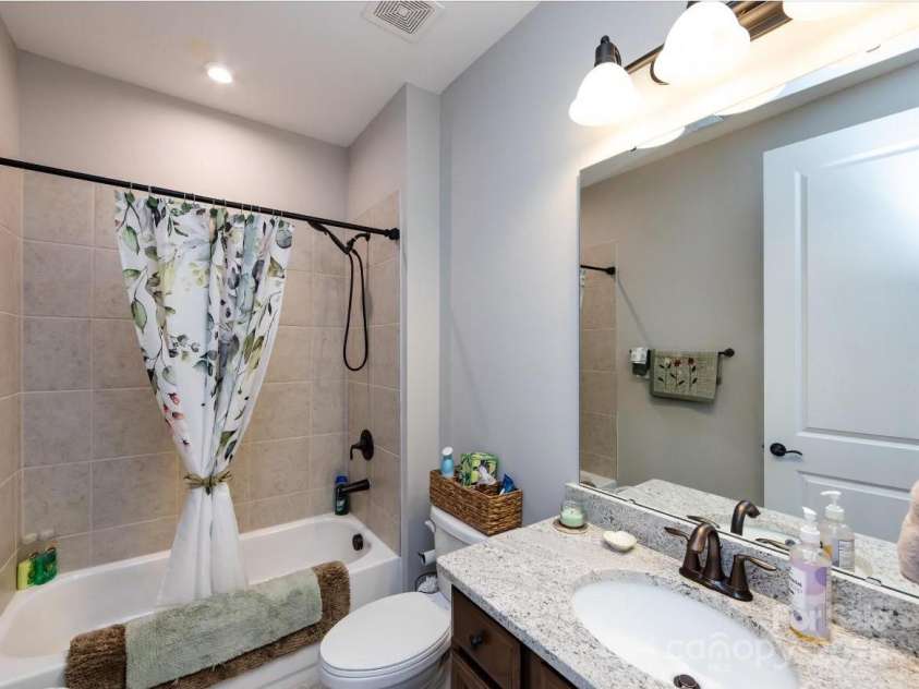 7337 Overjoyed Crossing, Charlotte, NC 28215.  MLS# CAR4274967, YatesRealty ID 4105. 